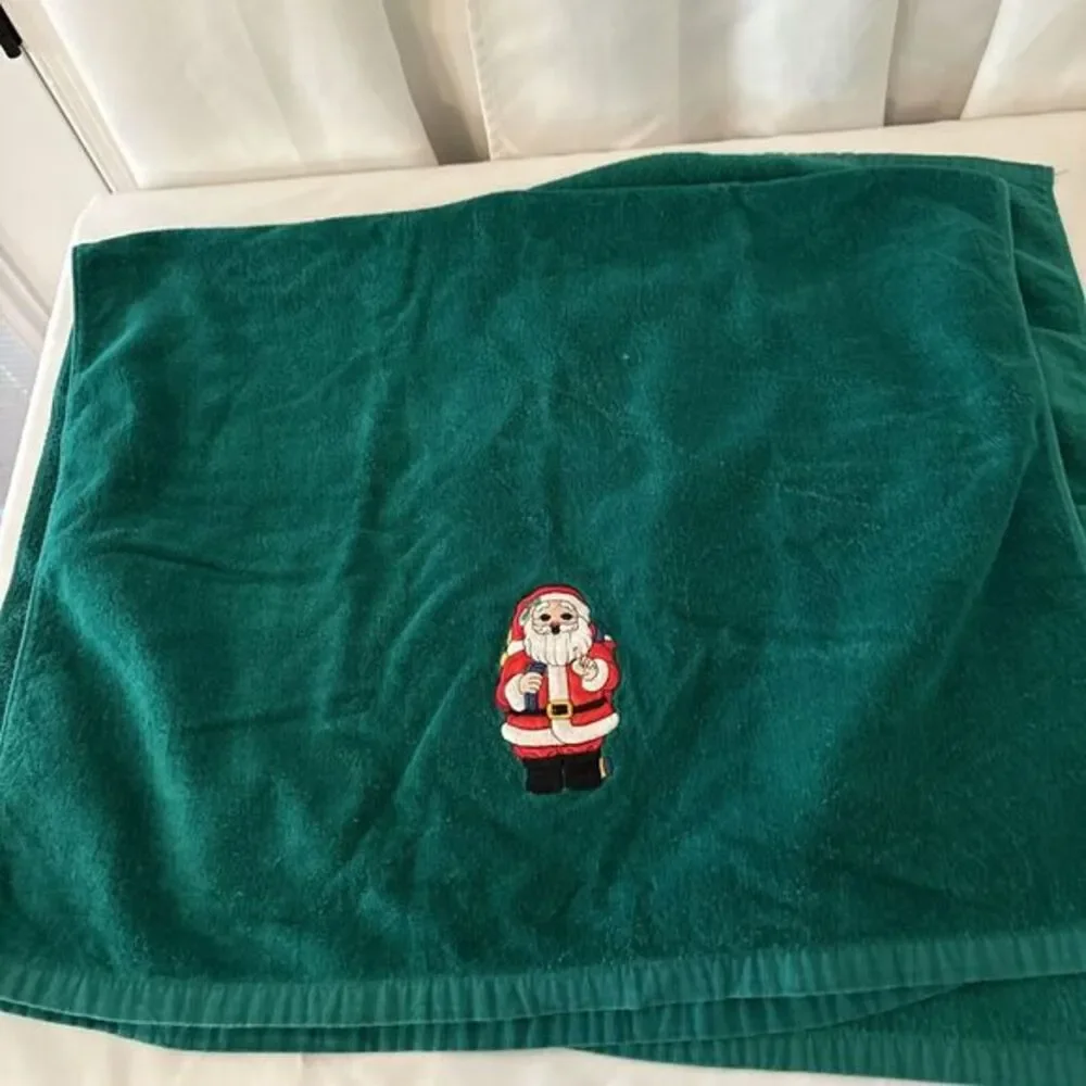 Vintage 3-D embroidered Santa Christmas Towel Set of 3 Green Country Cottagecore